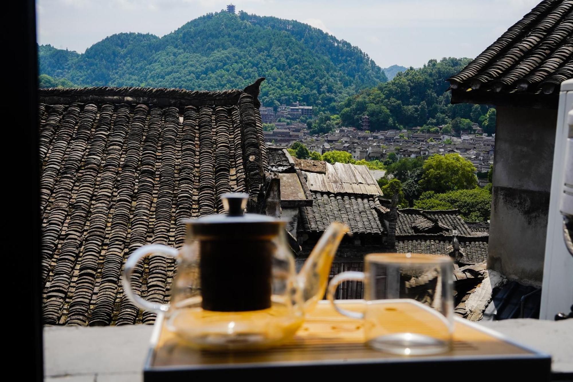 Yun 起 Iju 庭院 观 Jing 民宿 Hotel เฟิ่งหวง ห้อง รูปภาพ